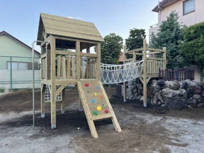 木製遊具　すべり棒　クライミング